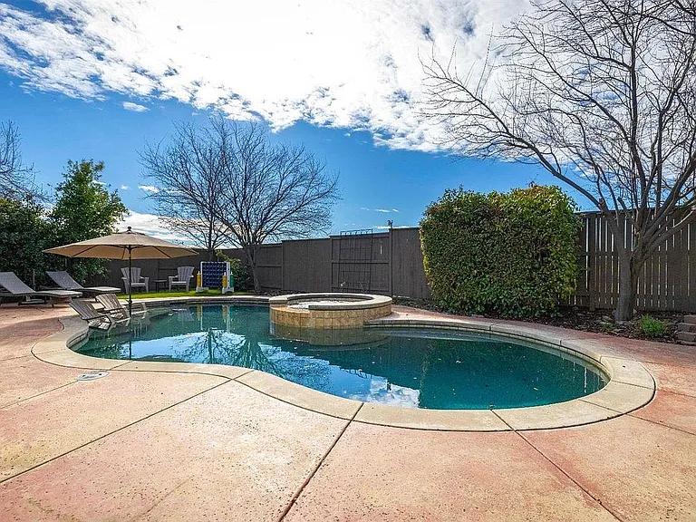 4930 Village Green Dr — Photo 49