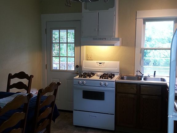 4th image of 604 Chicago Ave