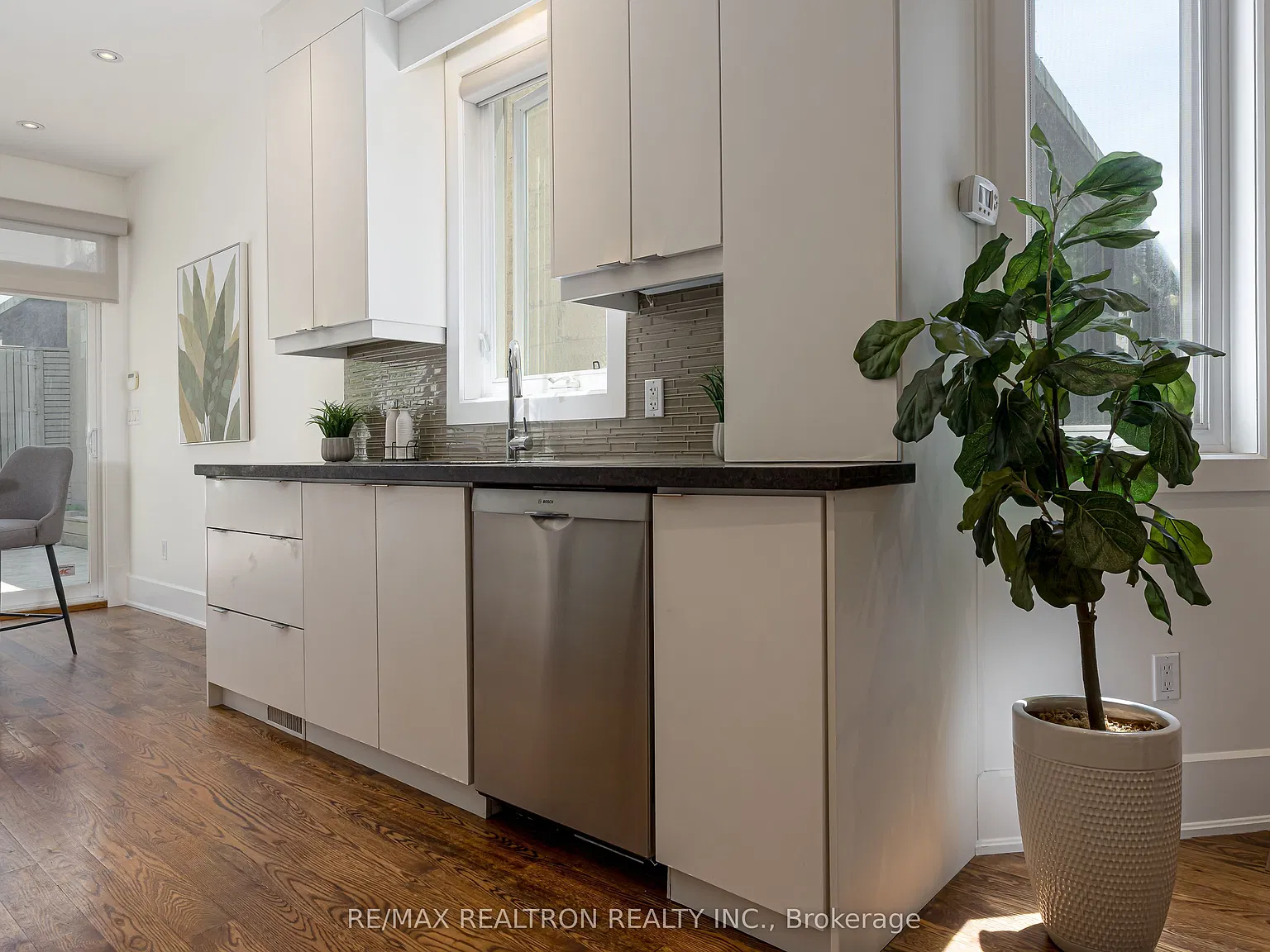 3 bed, $5,795 — Photo 4