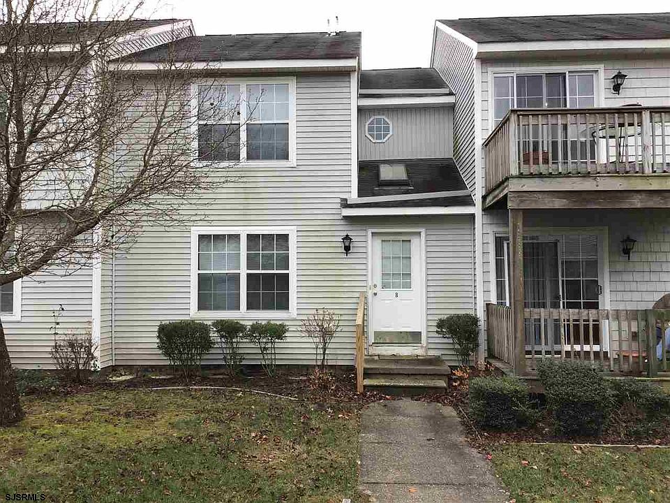 2nd image of 17 E Oyster Bay Rd #17