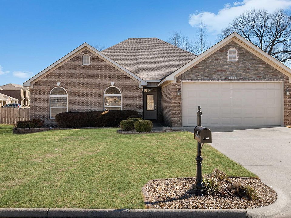 1st image of 4801 Lochmoor Cir
