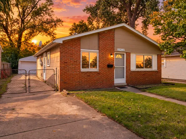 5938 Glenis St, Taylor, MI 48180
