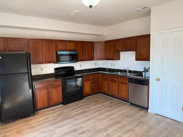 3253 Domain St APT 2, Saint Charles, MO 63301