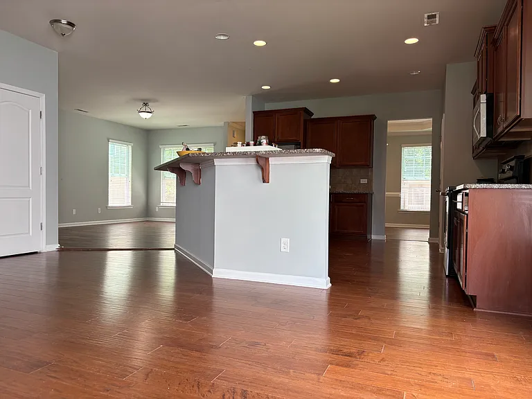 Royal Winchester Dr — Photo 13