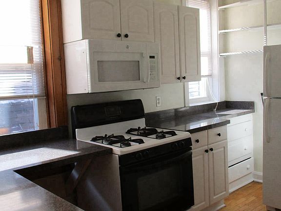 2nd image of 3655 N Marshfield Ave APT 1