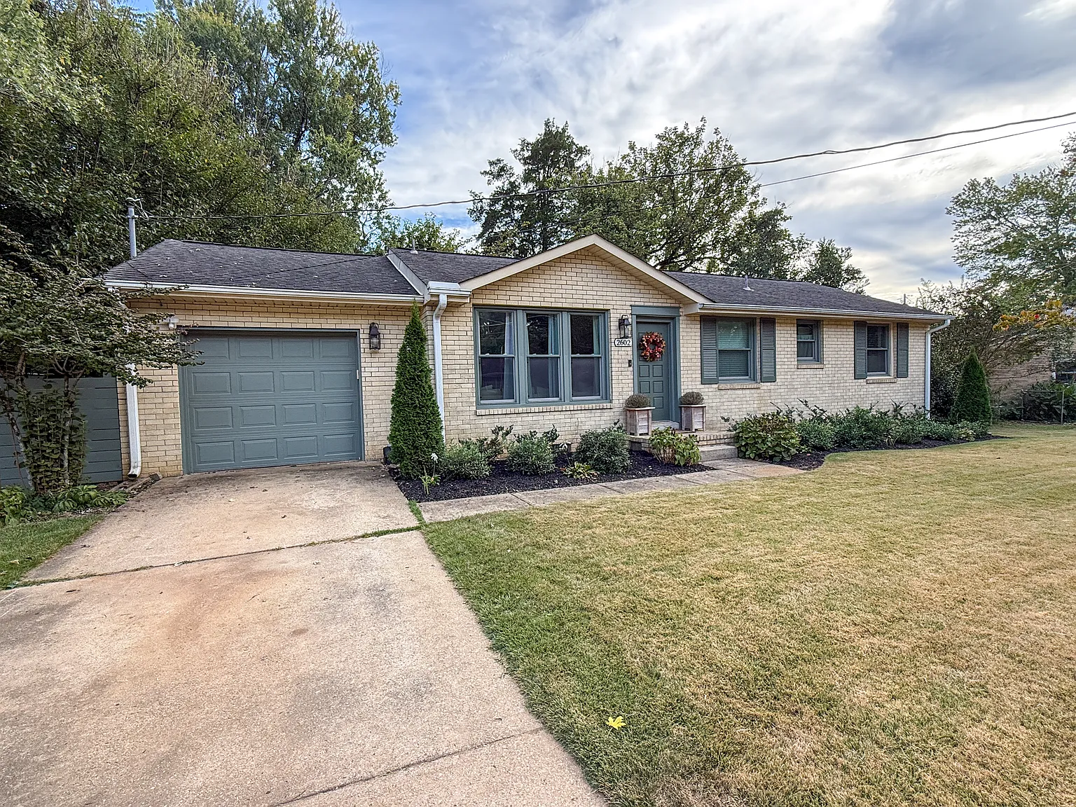 3 bed, 1.5 bath, 1101 sqft, $1,700 — Photo 2