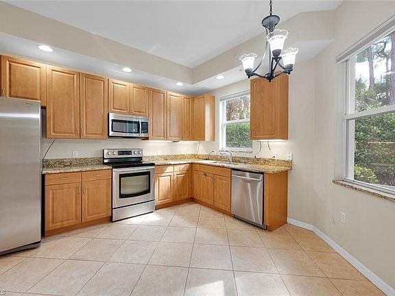 5th image of 1355 Mariposa CIR #101