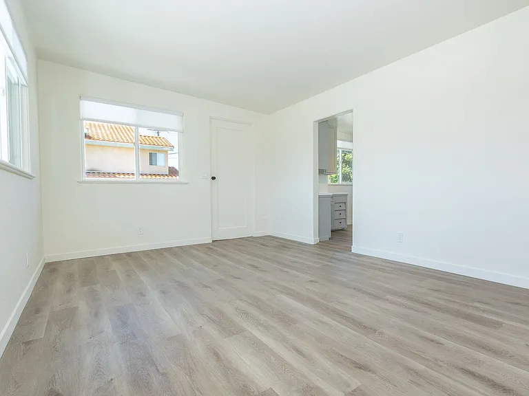 2078 1/2 Garnet Ave — Photo 8