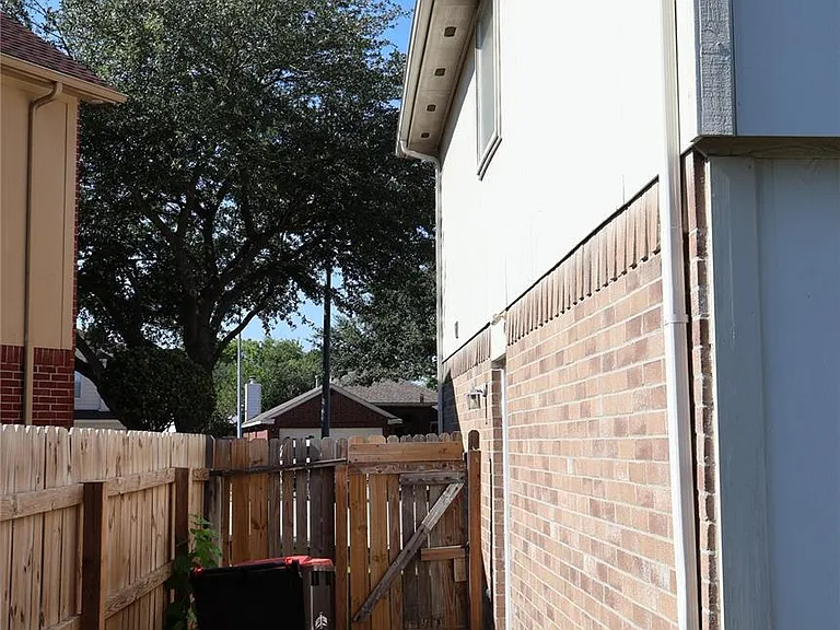 710 Hidden Rdg W — Photo 44