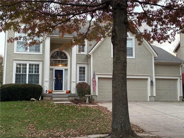 5105 W 157th St, Overland Park, KS 66224