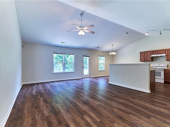 4th image of 215 Trimble Dr