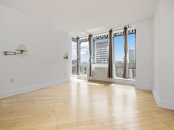 4th image of 235 E 55th St APT 37A