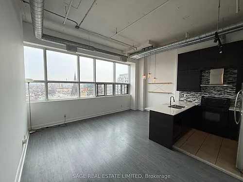 700 King St W Photo 1