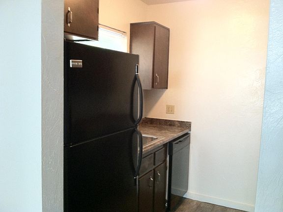 3rd image of 1530 Live Oak Dr APT 1A