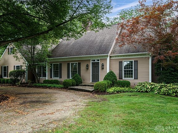 3rd image of 769 Stoneybrook Trl