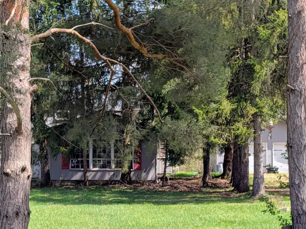 18229 Howe Rd, Strongsville, OH 44136