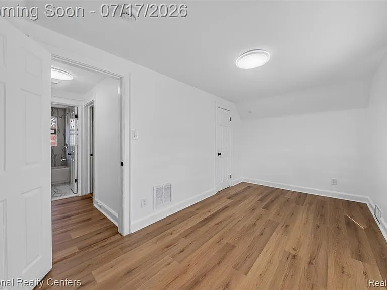 13527 Winthrop St — Photo 35