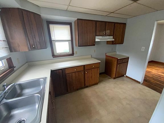 3rd image of 913 Lorraine St