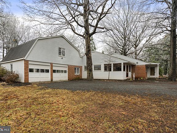 2nd image of 4954 Catharpin Rd