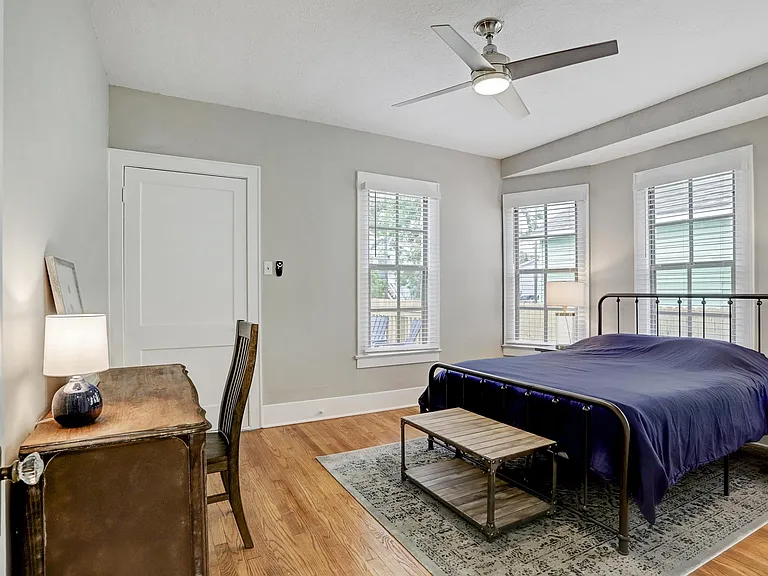 4920 Avenue P — Photo 16
