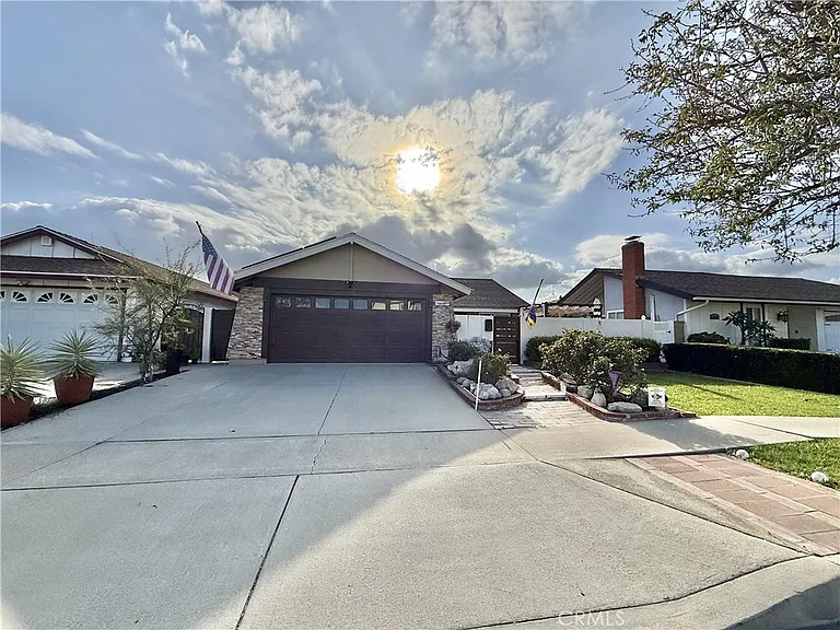 18413 Winslow Pl — Photo 32
