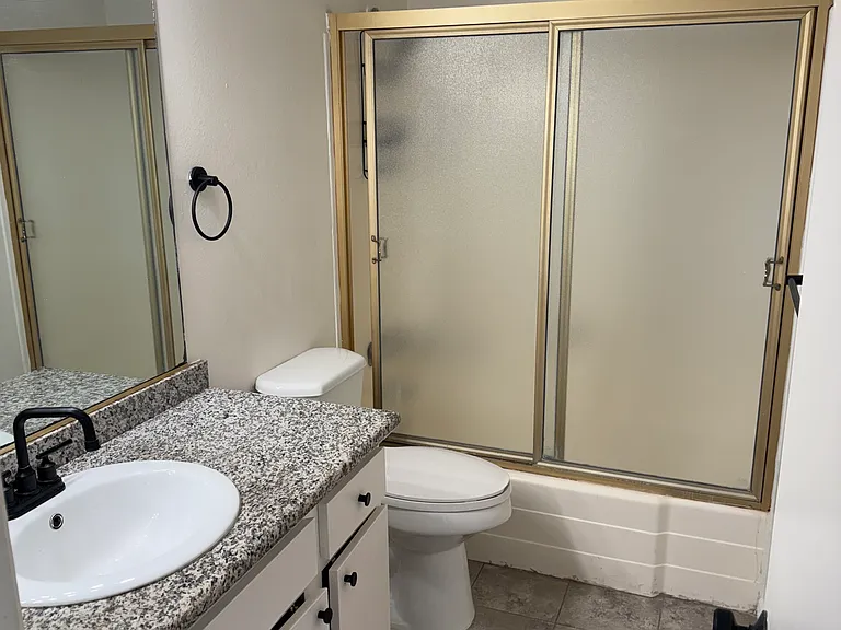 142 Virginia St #E — Photo 9