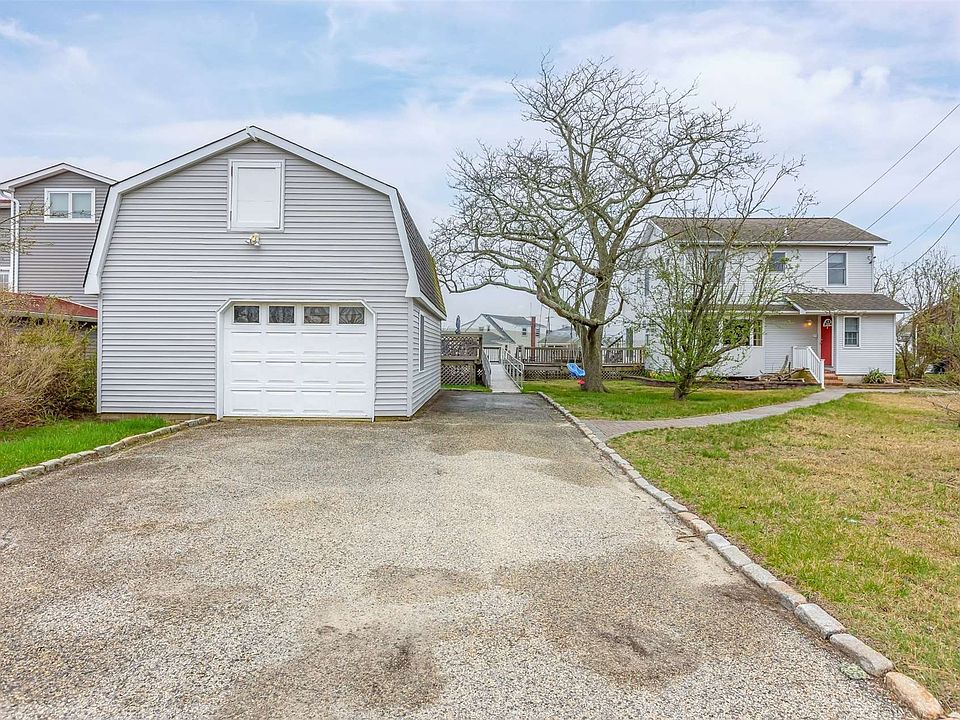 841 Canal St, Lindenhurst, NY 11757 MLS 3469461 Zillow