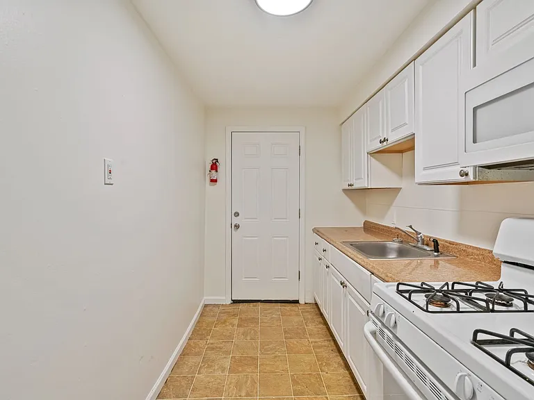 641 6th Street — Photo 17