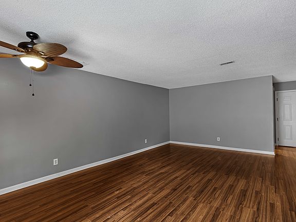 3rd image of 2109 Silverbrook Dr