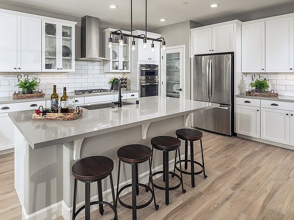 Kitchen with large island