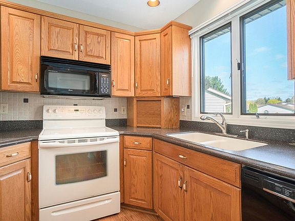 2nd image of 938 Village Ct
