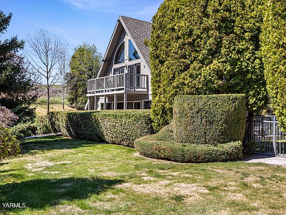 2nd image of 8603 Hawthorn Dr