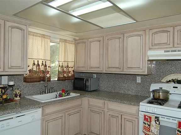3rd image of 13642 Cypress Ave