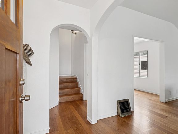 2nd image of 3530 Victor Ave