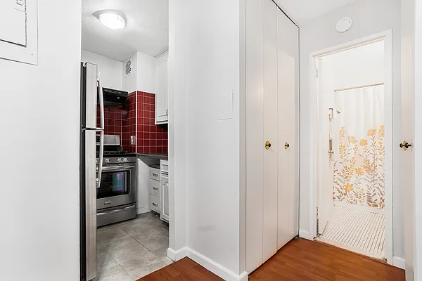 Rented by Prime Realty | media 11