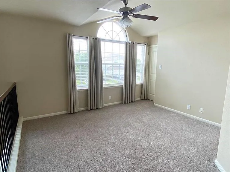 11217 Persimmon Gap Dr — Photo 20