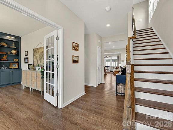 4th image of 15748 Country House St