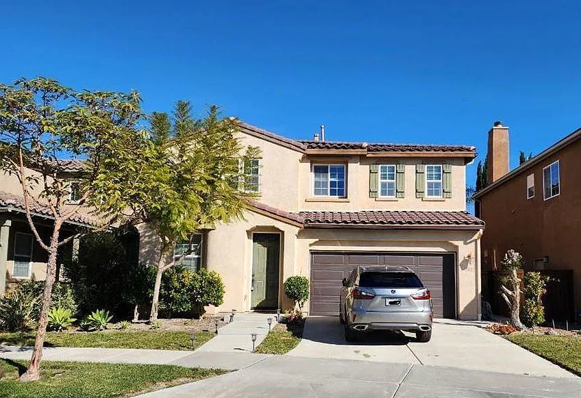 4 bed, 2.5 bath, 2148 sqft, $4,800 — Photo 1