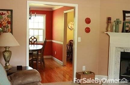 Living Room
						:
						The house flows in a circle...Makes entertaining a breeze!