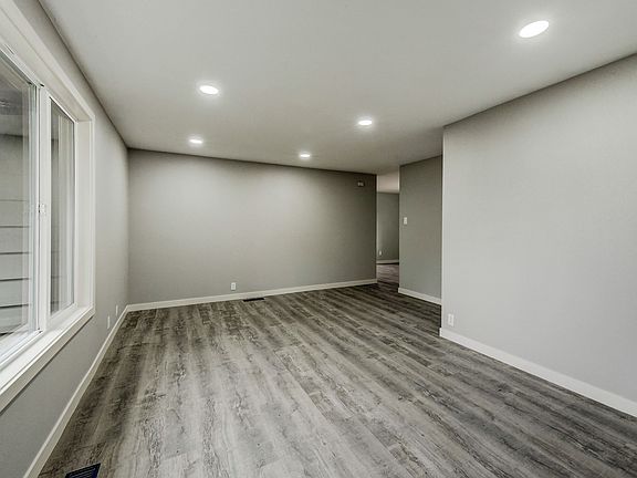 4th image of 120 Ave Ne