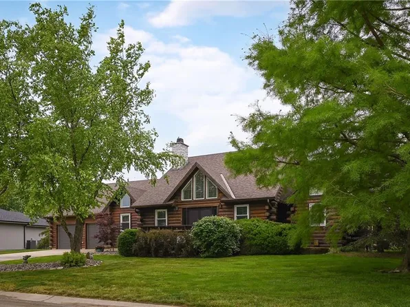 611 N Winnebago Dr, Lake Winnebago, MO 64034