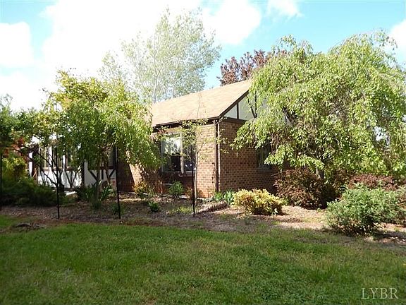 4th image of 402 Meadows Dr