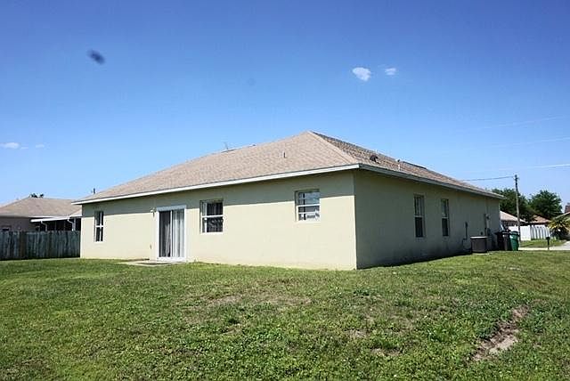 1st image of 975 Gascony Ct