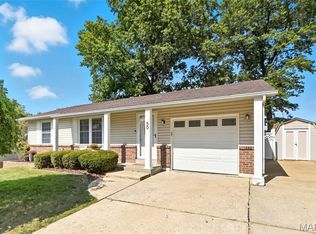 50 Oak Hill Ln, Saint Peters, MO