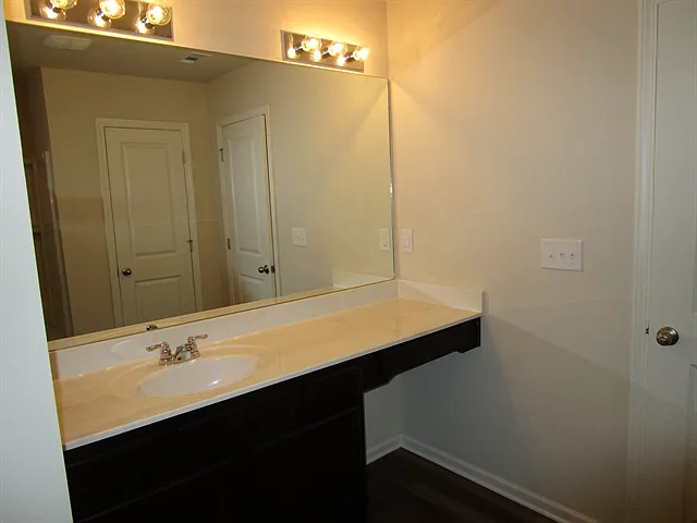 223 Maxton Ave — Photo 9