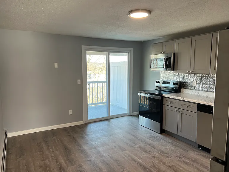Holly Brook Apartments — Photo 8