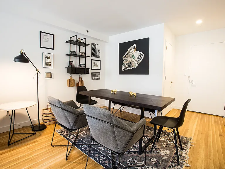 101 W 15th St #212 — Photo 4