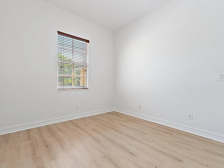 150 Lismore Ln — Photo 38