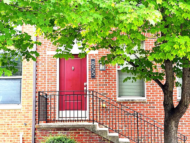 855 E Lombard St — Photo 1