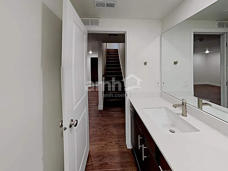 2151 E Silverado Ln — Photo 19